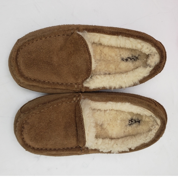 UGG brown suede girls moccasin size 2 - Picture 2 of 6